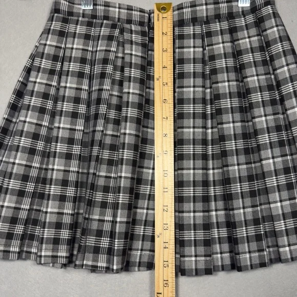 Plaid Pleated Mini Skirt in Black & Gray - Picture 9 of 10